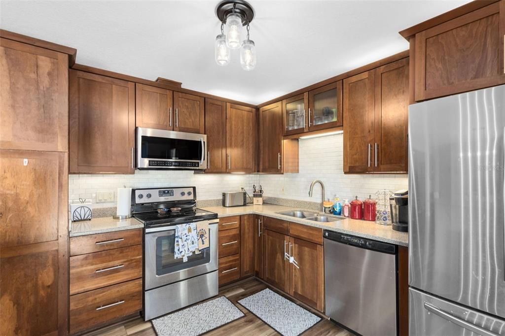 Active With Contract: $474,900 (4 beds, 2 baths, 2800 Square Feet)