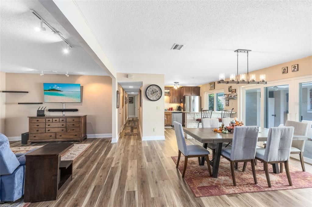 Active With Contract: $474,900 (4 beds, 2 baths, 2800 Square Feet)