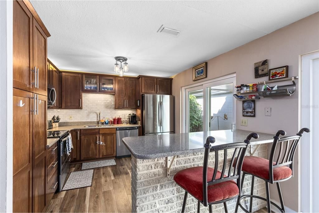 Active With Contract: $474,900 (4 beds, 2 baths, 2800 Square Feet)