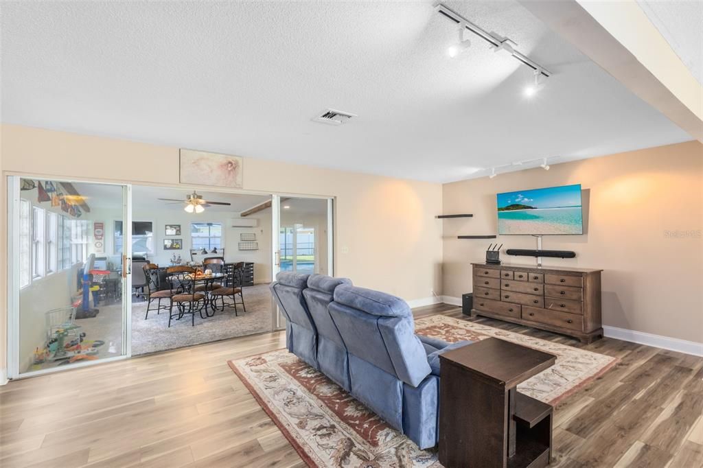 Active With Contract: $474,900 (4 beds, 2 baths, 2800 Square Feet)