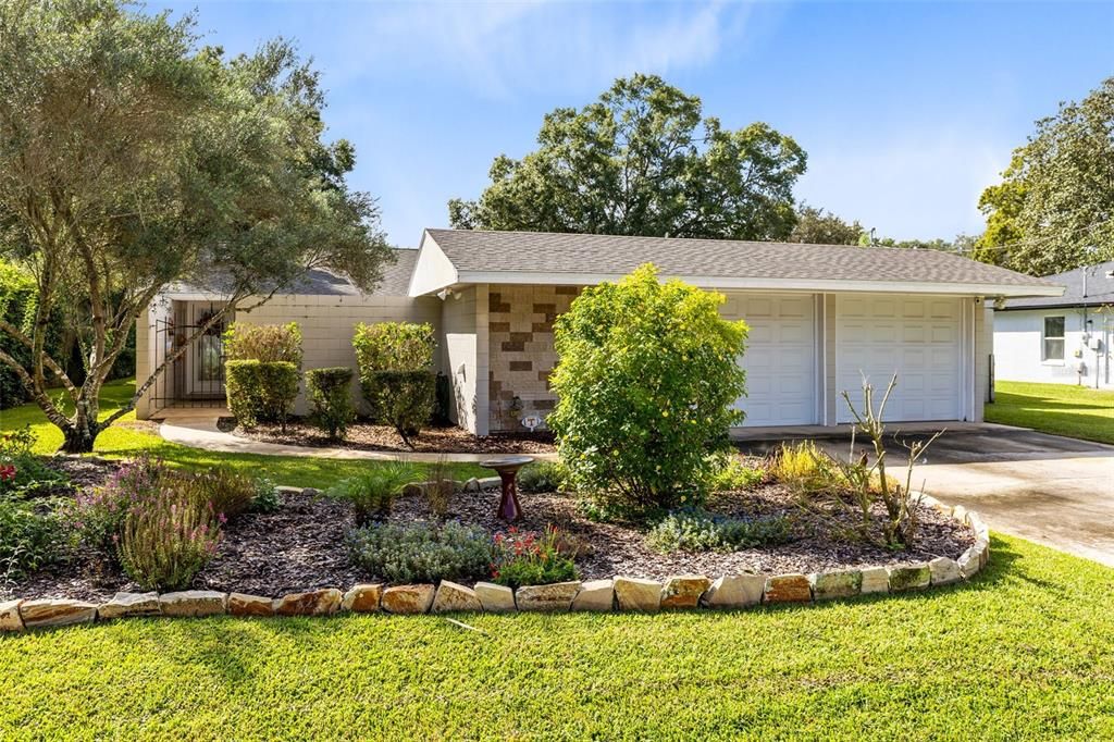 Active With Contract: $474,900 (4 beds, 2 baths, 2800 Square Feet)