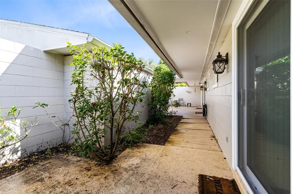 Active With Contract: $474,900 (4 beds, 2 baths, 2800 Square Feet)