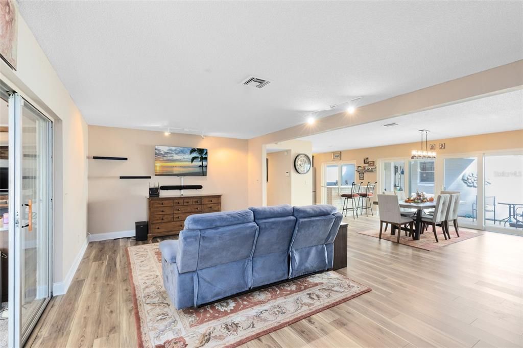 Active With Contract: $474,900 (4 beds, 2 baths, 2800 Square Feet)