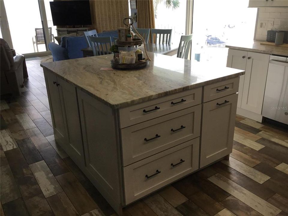 В аренду: $6,300 (3 спален, 2 ванн, 1240 Квадратных фут)