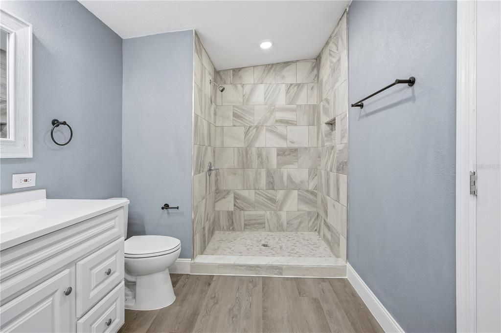 For Sale: $184,999 (2 beds, 2 baths, 1200 Square Feet)