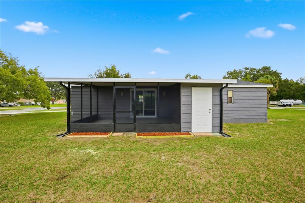 For Sale: $184,999 (2 beds, 2 baths, 1200 Square Feet)