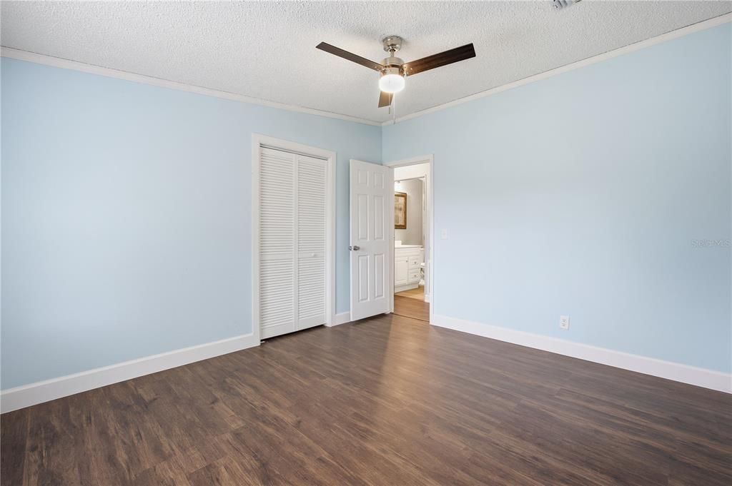 For Sale: $184,999 (2 beds, 2 baths, 1200 Square Feet)