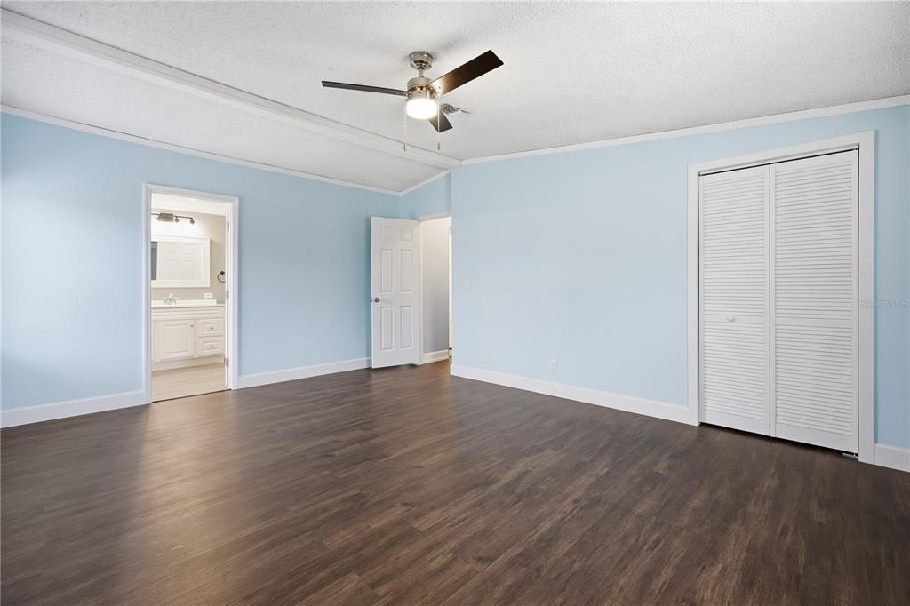 For Sale: $184,999 (2 beds, 2 baths, 1200 Square Feet)