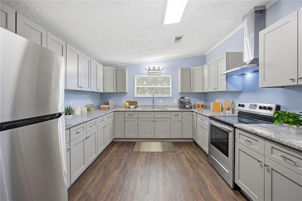 For Sale: $184,999 (2 beds, 2 baths, 1200 Square Feet)