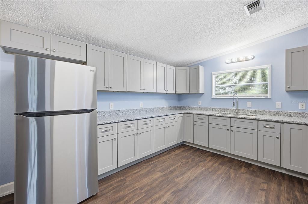 For Sale: $184,999 (2 beds, 2 baths, 1200 Square Feet)