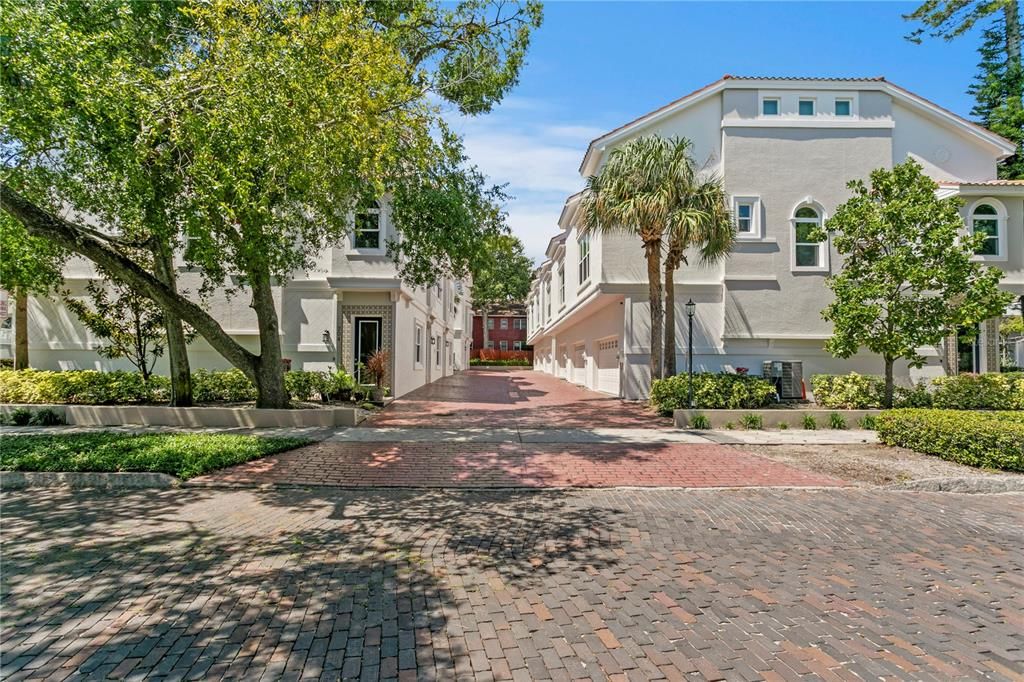 For Sale: $885,000 (3 beds, 3 baths, 2167 Square Feet)