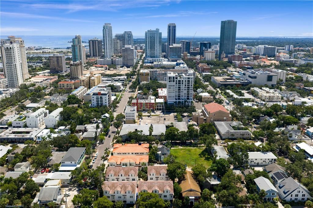 For Sale: $885,000 (3 beds, 3 baths, 2167 Square Feet)