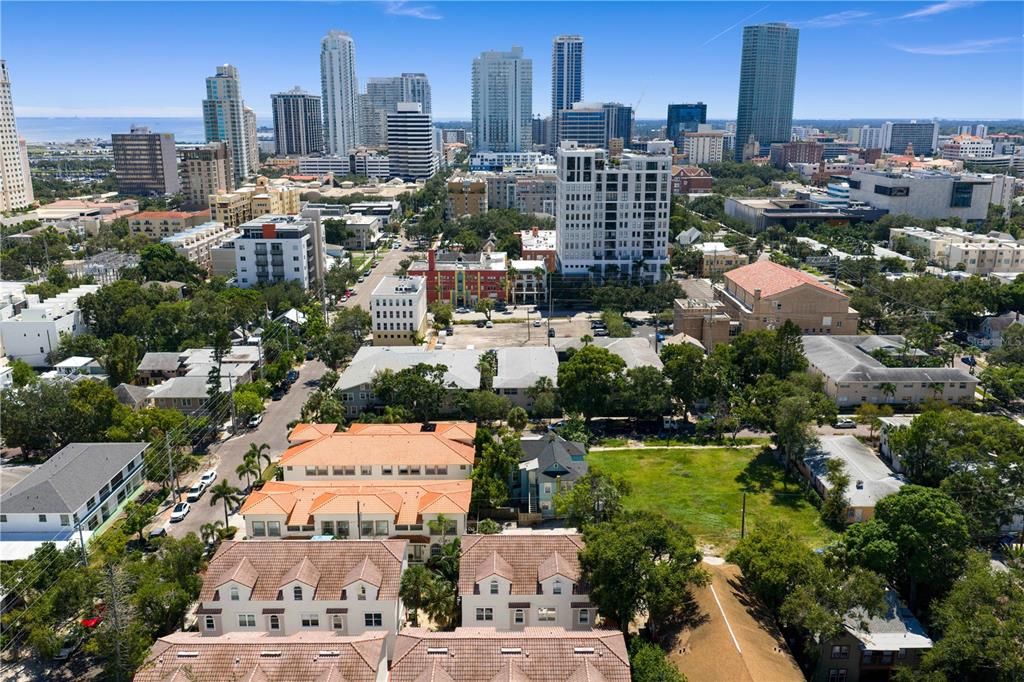 For Sale: $885,000 (3 beds, 3 baths, 2167 Square Feet)