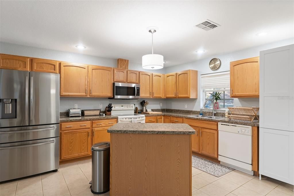 For Sale: $365,000 (4 beds, 2 baths, 1897 Square Feet)