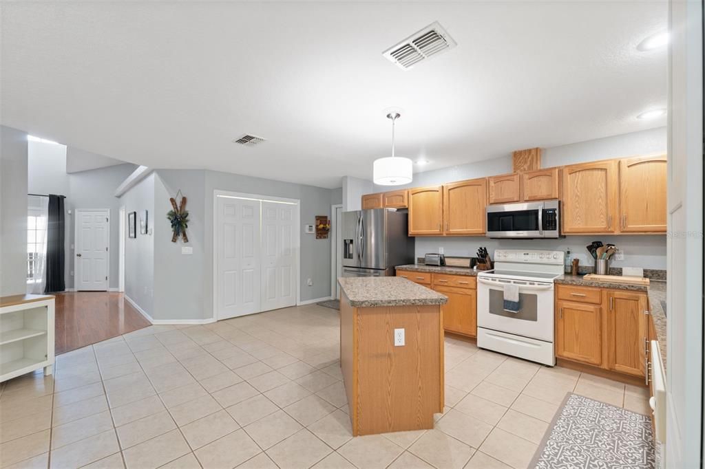 For Sale: $365,000 (4 beds, 2 baths, 1897 Square Feet)