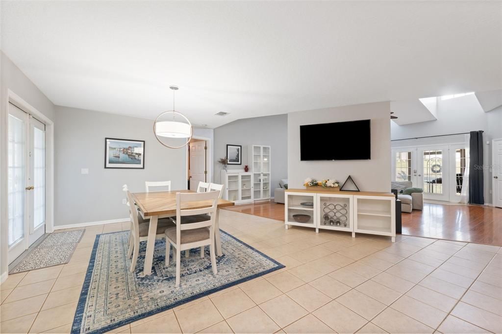 For Sale: $365,000 (4 beds, 2 baths, 1897 Square Feet)