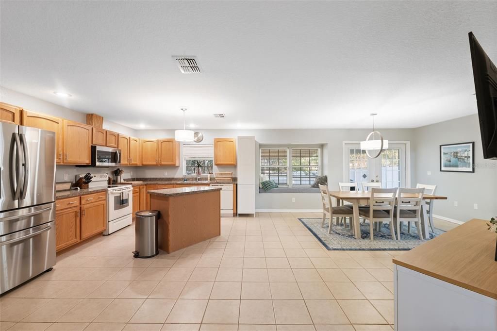 For Sale: $365,000 (4 beds, 2 baths, 1897 Square Feet)