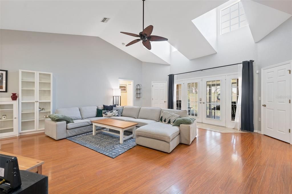 For Sale: $365,000 (4 beds, 2 baths, 1897 Square Feet)