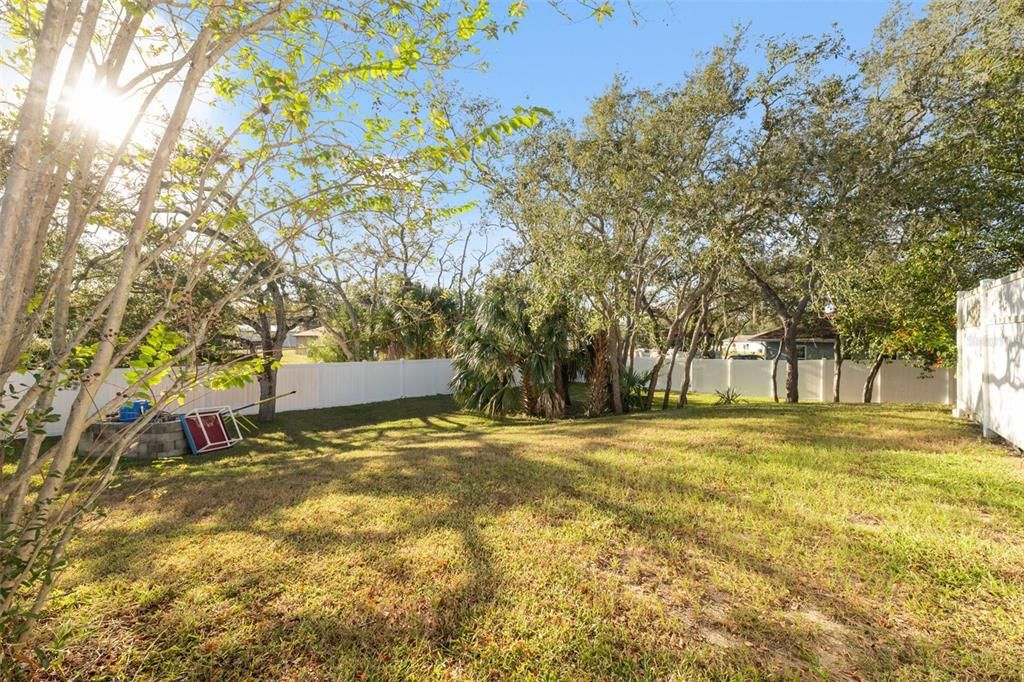 For Sale: $365,000 (4 beds, 2 baths, 1897 Square Feet)