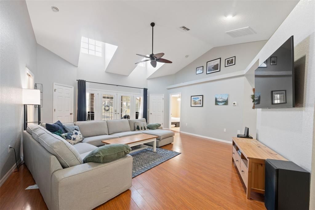 For Sale: $365,000 (4 beds, 2 baths, 1897 Square Feet)