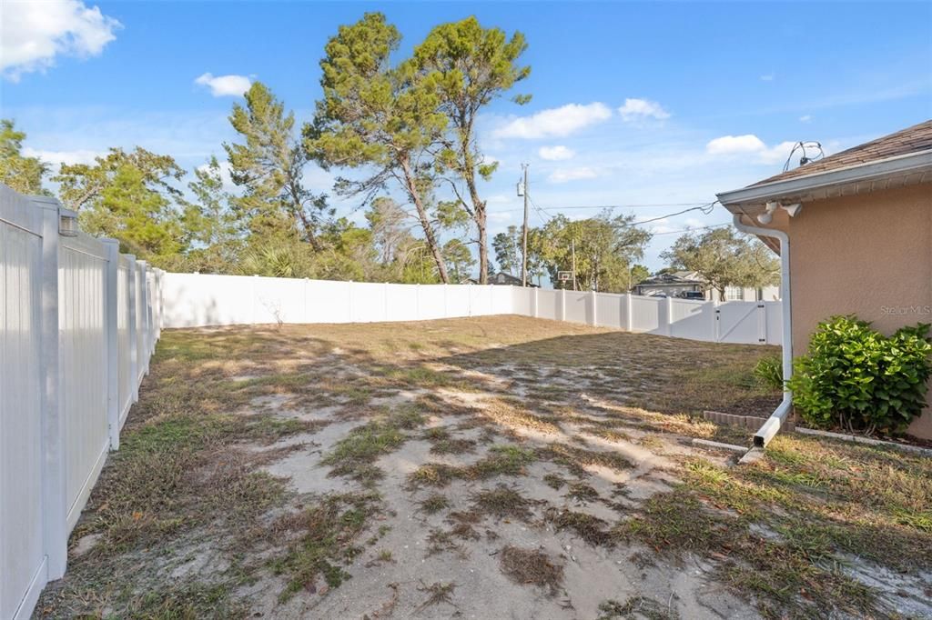 For Sale: $365,000 (4 beds, 2 baths, 1897 Square Feet)