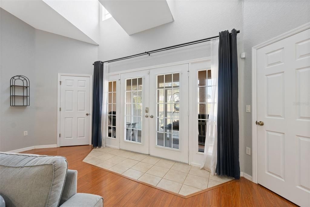 For Sale: $365,000 (4 beds, 2 baths, 1897 Square Feet)