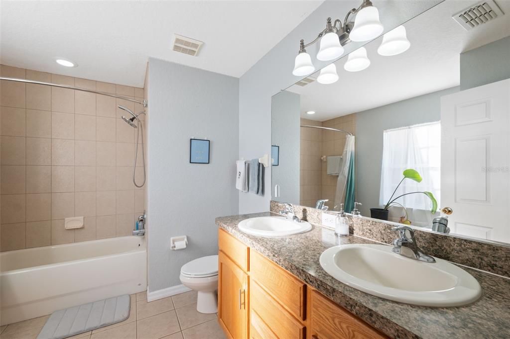 For Sale: $365,000 (4 beds, 2 baths, 1897 Square Feet)