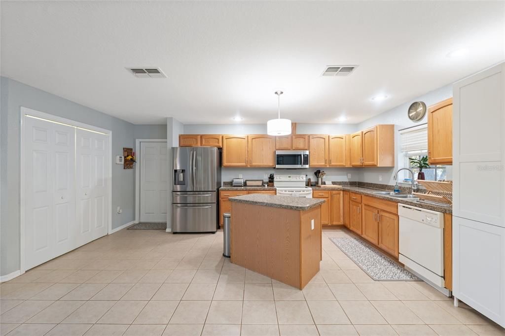 For Sale: $365,000 (4 beds, 2 baths, 1897 Square Feet)