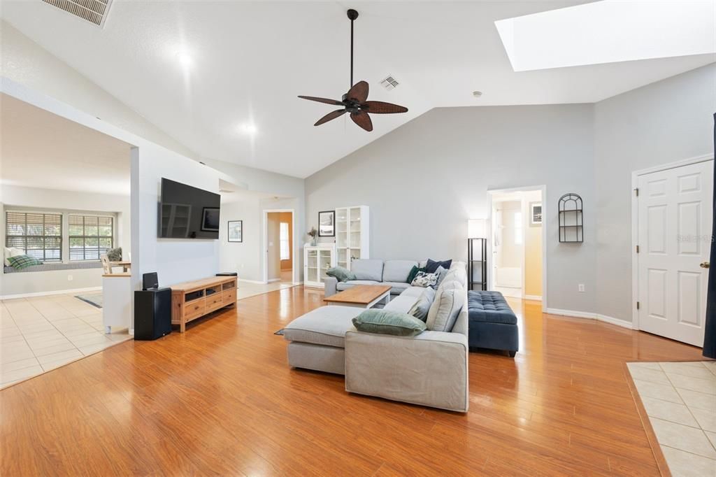 For Sale: $365,000 (4 beds, 2 baths, 1897 Square Feet)