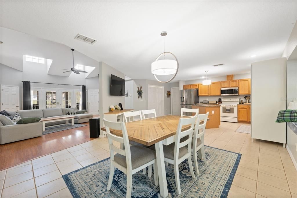 For Sale: $365,000 (4 beds, 2 baths, 1897 Square Feet)