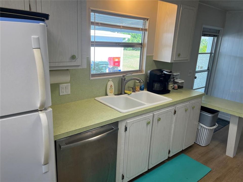 For Sale: $184,000 (2 beds, 2 baths, 1152 Square Feet)