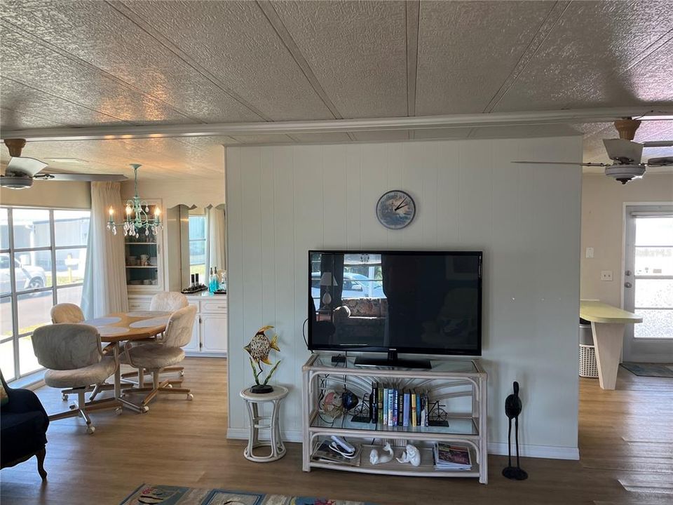 For Sale: $184,000 (2 beds, 2 baths, 1152 Square Feet)