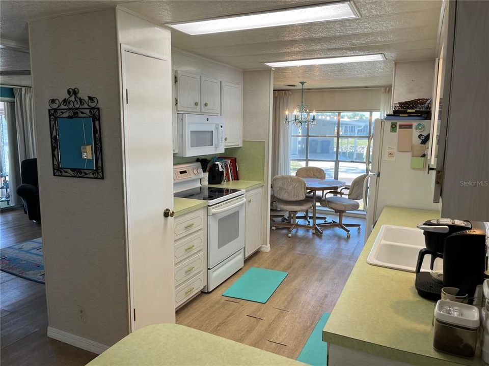 For Sale: $184,000 (2 beds, 2 baths, 1152 Square Feet)