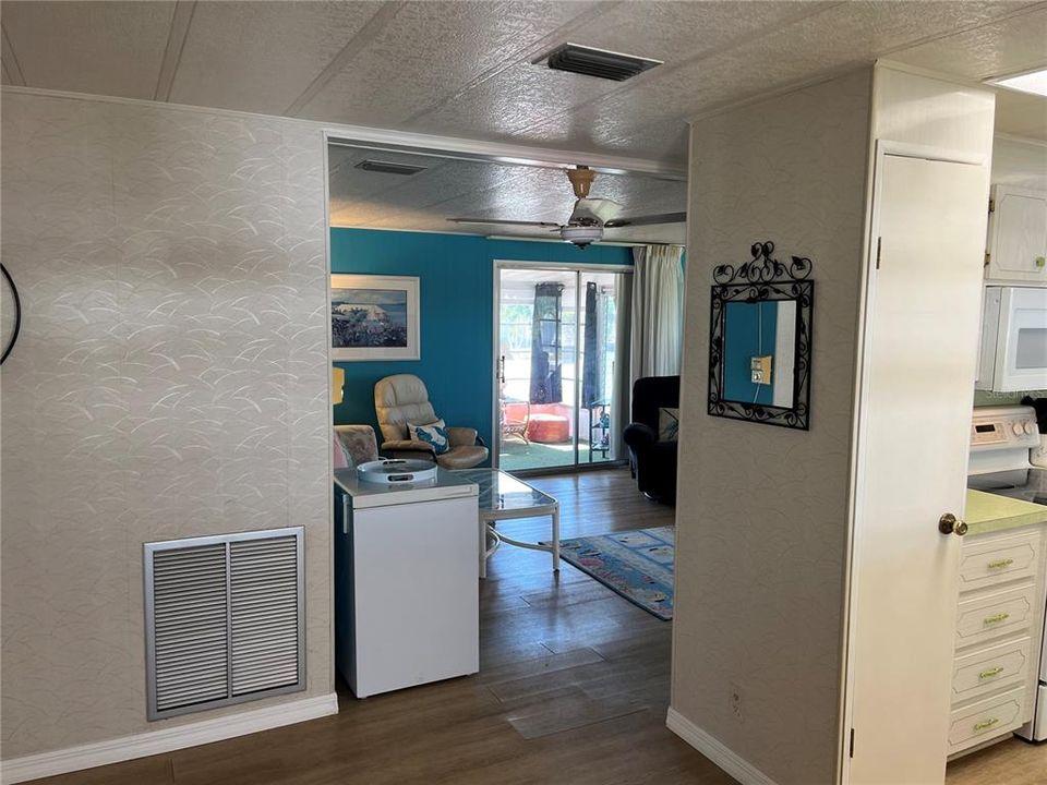 For Sale: $184,000 (2 beds, 2 baths, 1152 Square Feet)