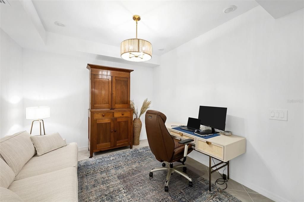 For Sale: $372,000 (2 beds, 2 baths, 1366 Square Feet)