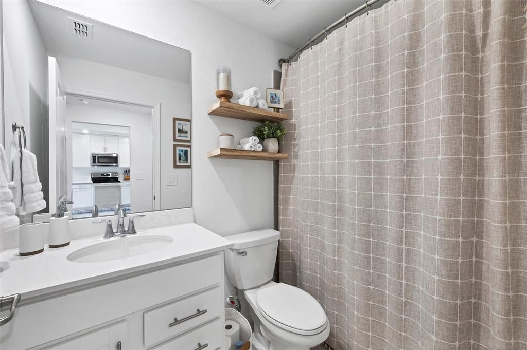 For Sale: $372,000 (2 beds, 2 baths, 1366 Square Feet)