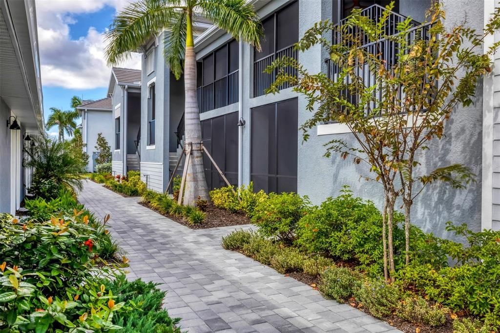 For Sale: $372,000 (2 beds, 2 baths, 1366 Square Feet)