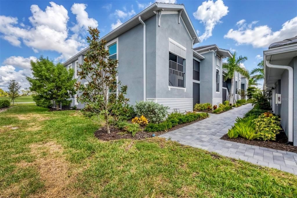 For Sale: $372,000 (2 beds, 2 baths, 1366 Square Feet)