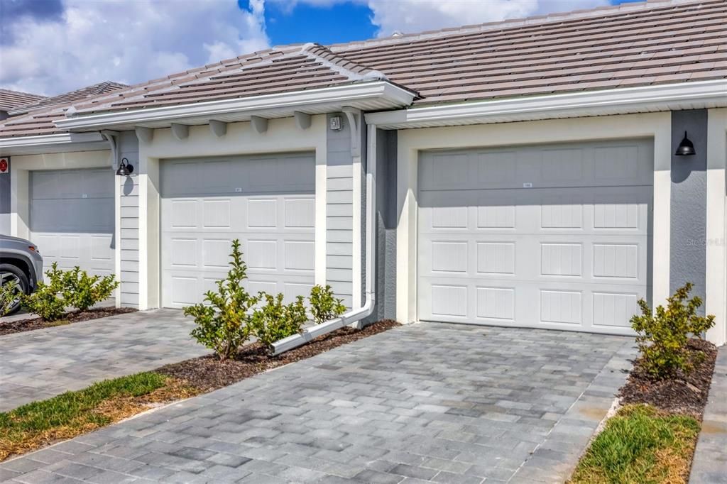 For Sale: $372,000 (2 beds, 2 baths, 1366 Square Feet)