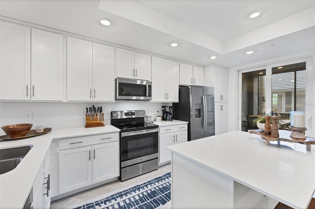 For Sale: $372,000 (2 beds, 2 baths, 1366 Square Feet)