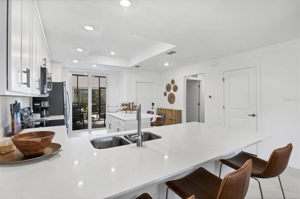 For Sale: $372,000 (2 beds, 2 baths, 1366 Square Feet)