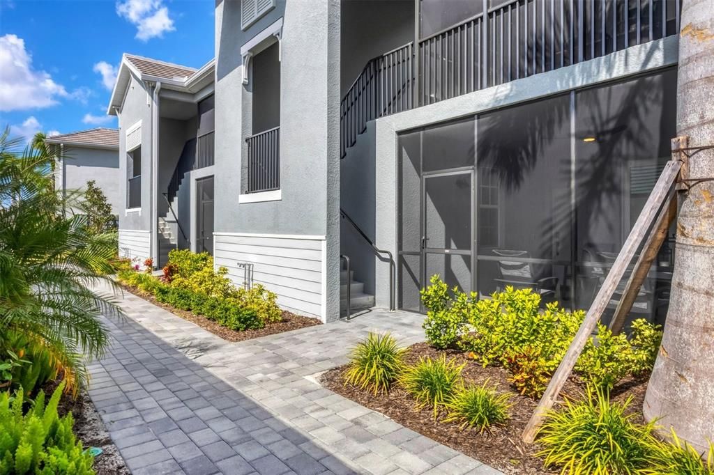 For Sale: $372,000 (2 beds, 2 baths, 1366 Square Feet)