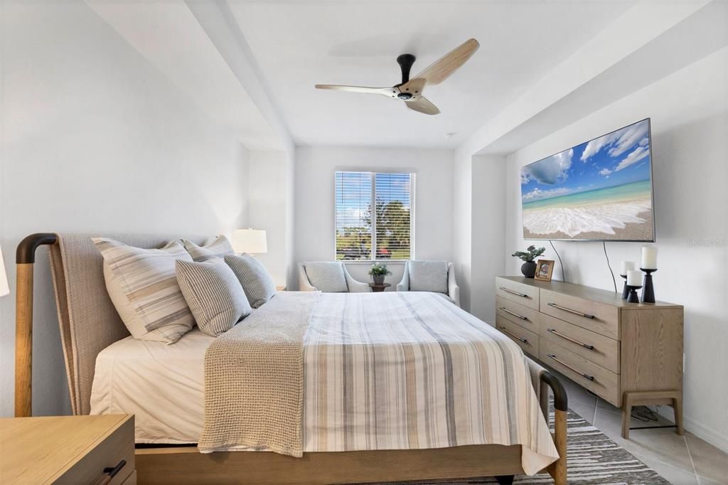 For Sale: $372,000 (2 beds, 2 baths, 1366 Square Feet)