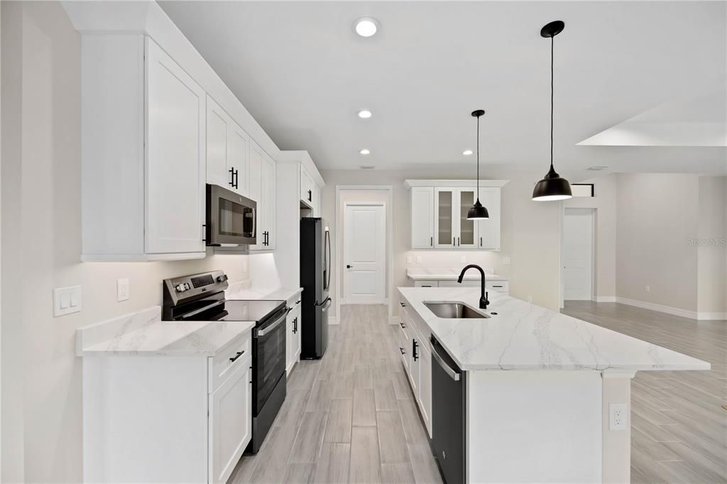 Active With Contract: $399,900 (3 beds, 2 baths, 1841 Square Feet)