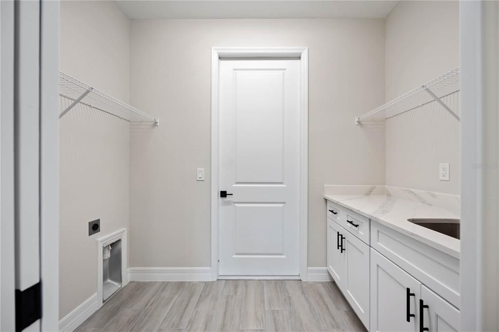 Active With Contract: $399,900 (3 beds, 2 baths, 1841 Square Feet)