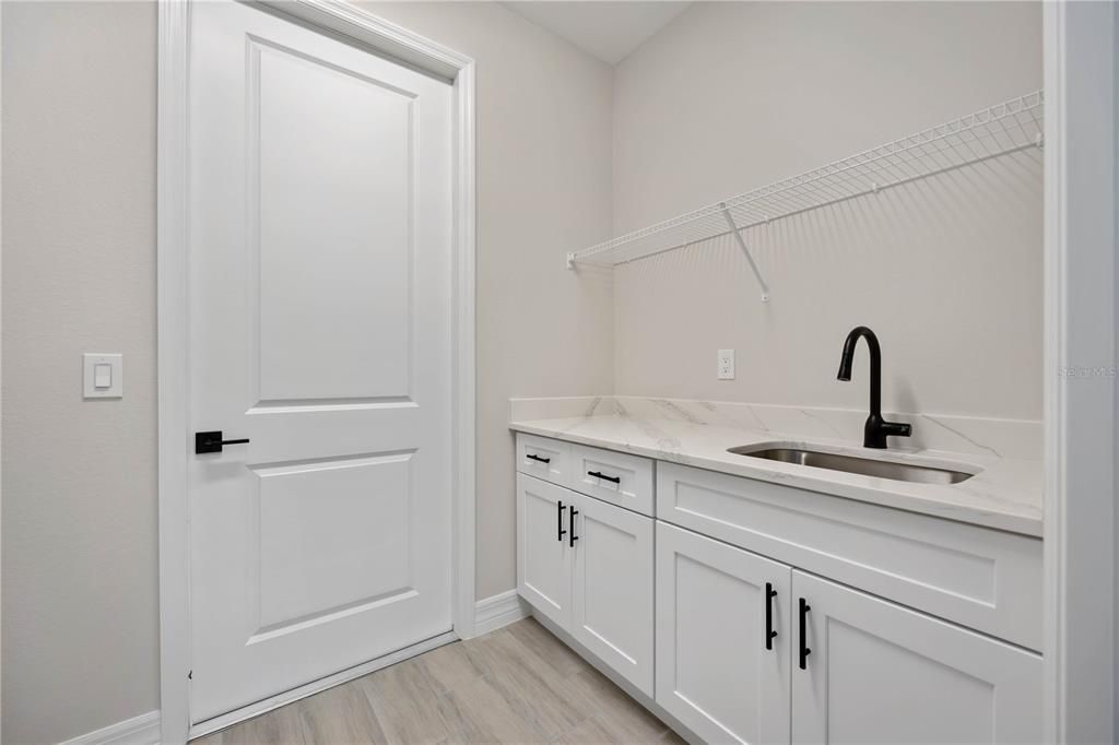 Active With Contract: $399,900 (3 beds, 2 baths, 1841 Square Feet)