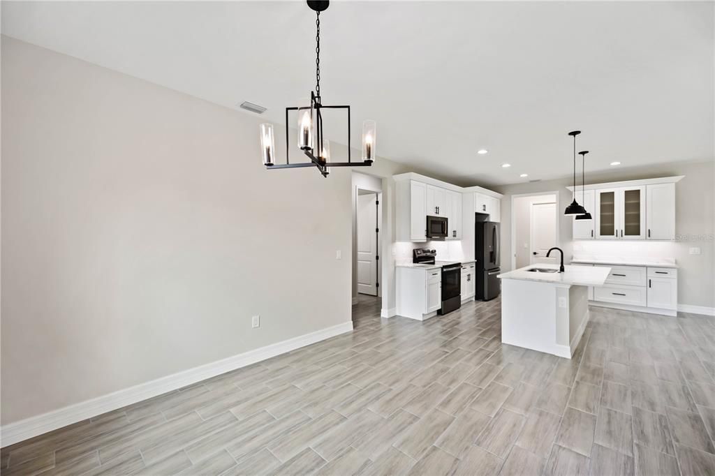Active With Contract: $399,900 (3 beds, 2 baths, 1841 Square Feet)