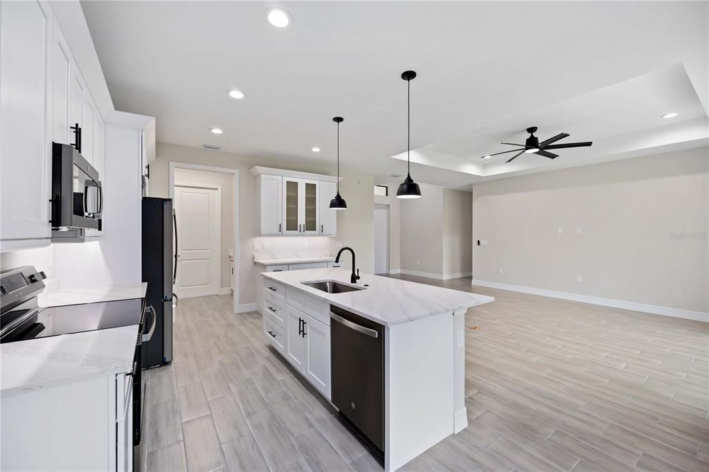 Active With Contract: $399,900 (3 beds, 2 baths, 1841 Square Feet)