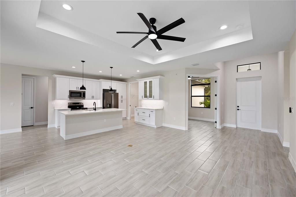 Active With Contract: $399,900 (3 beds, 2 baths, 1841 Square Feet)