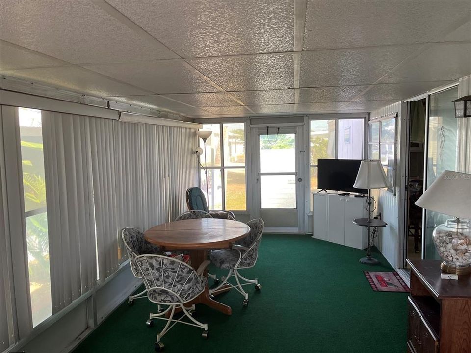 待售: $85,000 (2 贝兹, 2 浴室, 720 平方英尺)